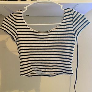 Black and white cropped XS tshirt